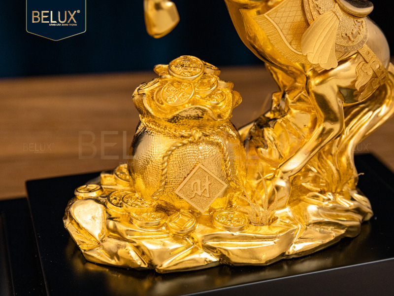 Tượng ngựa mã đáo thành công dát vàng 24k